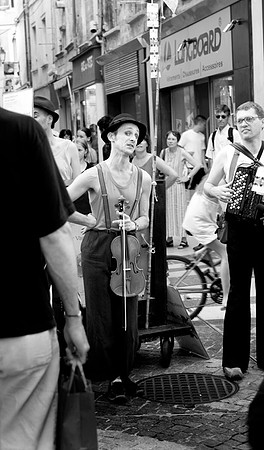 Avignon-street performer
